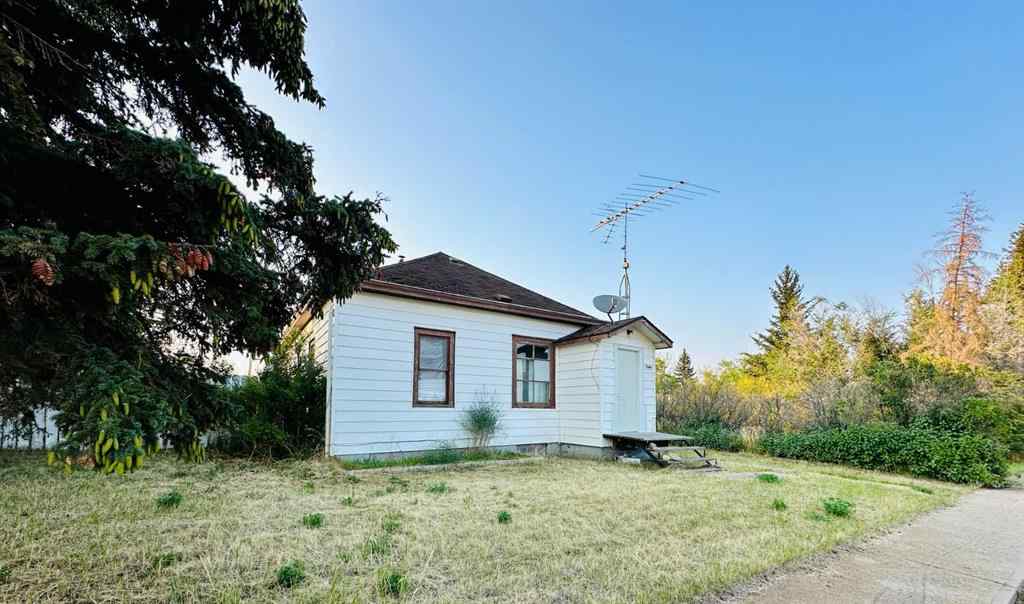MLS® A2209329 - 4916 48 Street  in Hardisty Hardisty, Residential