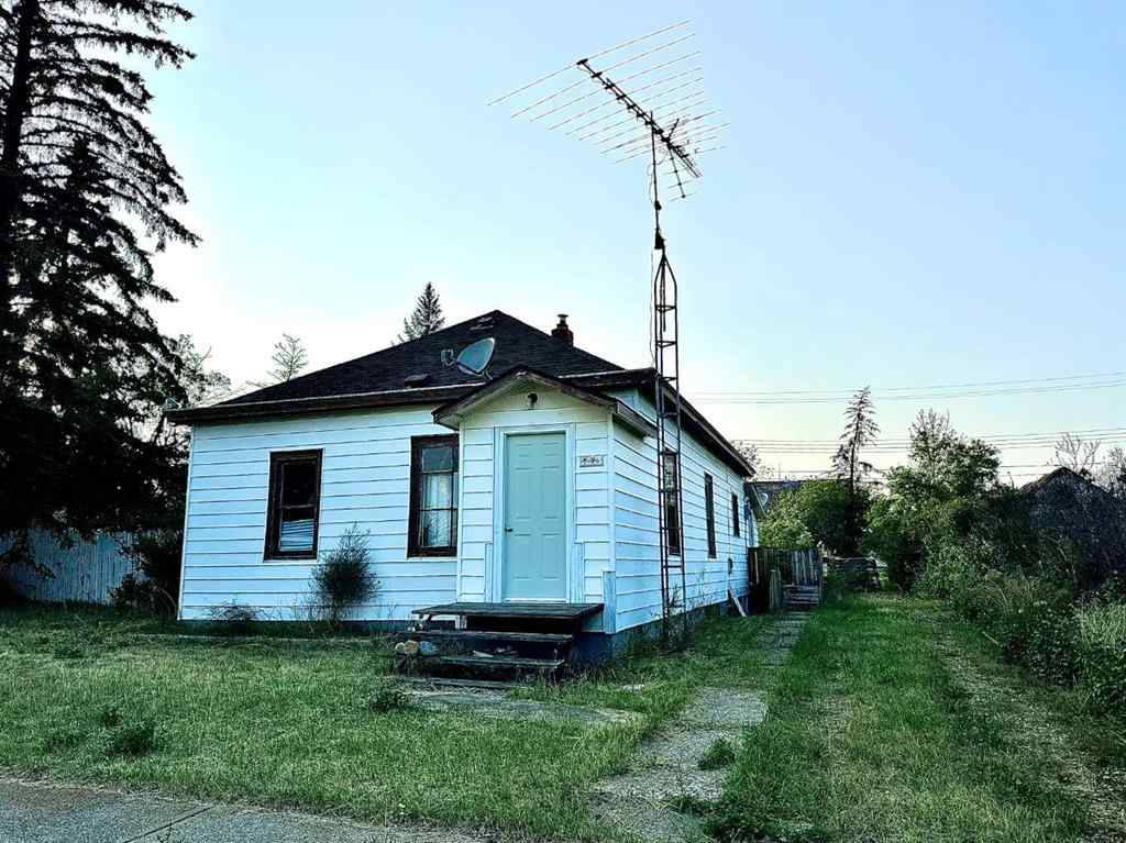 MLS® A2209329 - 4916 48 Street  in Hardisty Hardisty, Residential