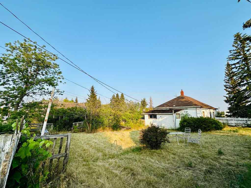 MLS® A2209329 - 4916 48 Street  in Hardisty Hardisty, Residential