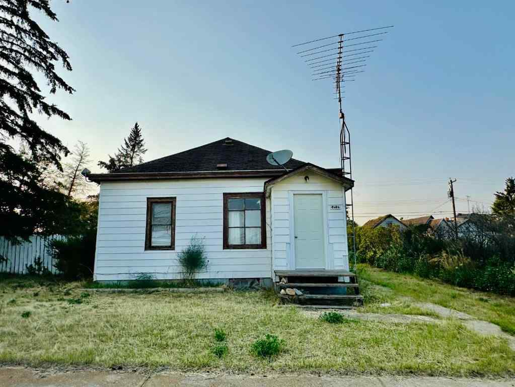 MLS® A2209329 - 4916 48 Street  in Hardisty Hardisty, Residential