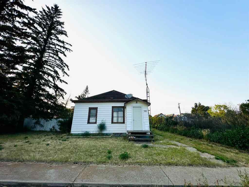 MLS® A2209329 - 4916 48 Street  in Hardisty Hardisty, Residential