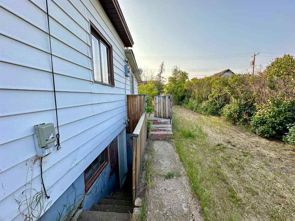MLS® A2209329 - 4916 48 Street  in Hardisty Hardisty, Residential