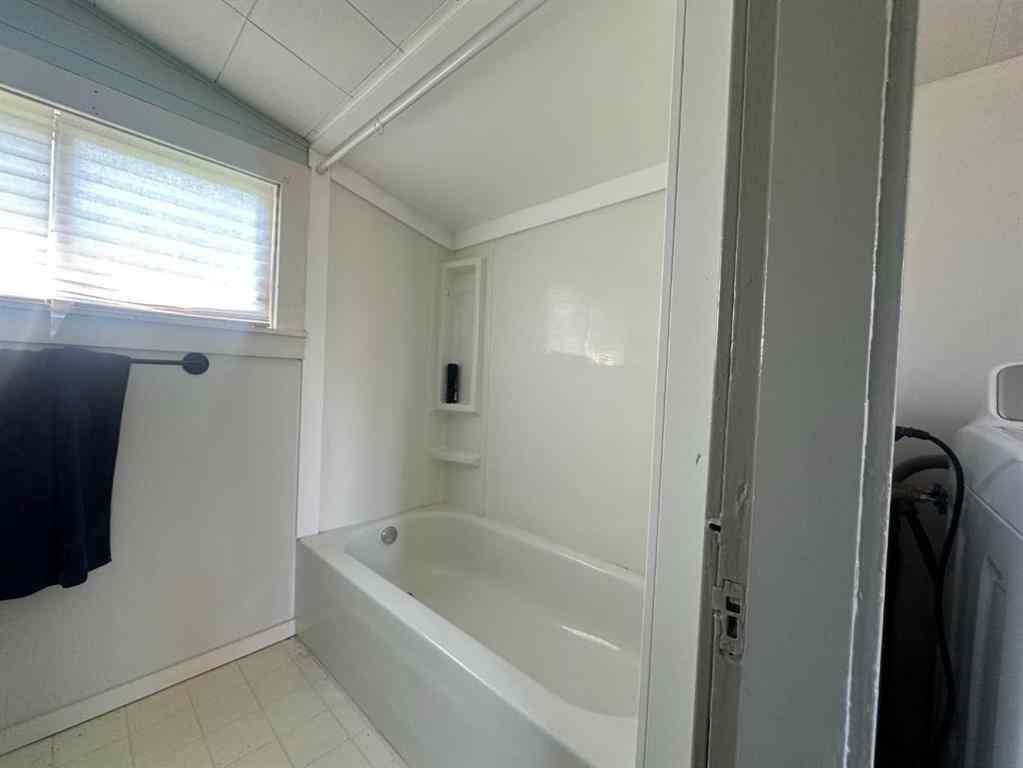 MLS® A2209329 - 4916 48 Street  in Hardisty Hardisty, Residential