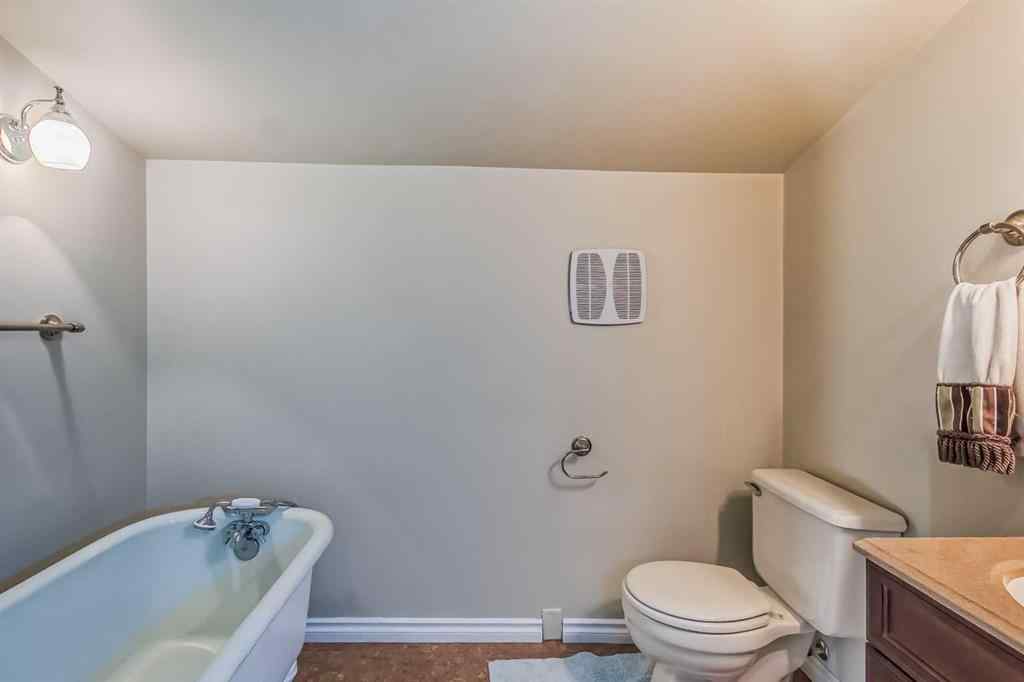 MLS® A2209355 - 1638 15 Avenue SW in Sunalta Calgary, Residential