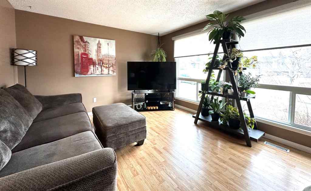 MLS® A2209719 - 4922 53 Avenue  in NONE Kitscoty, Residential