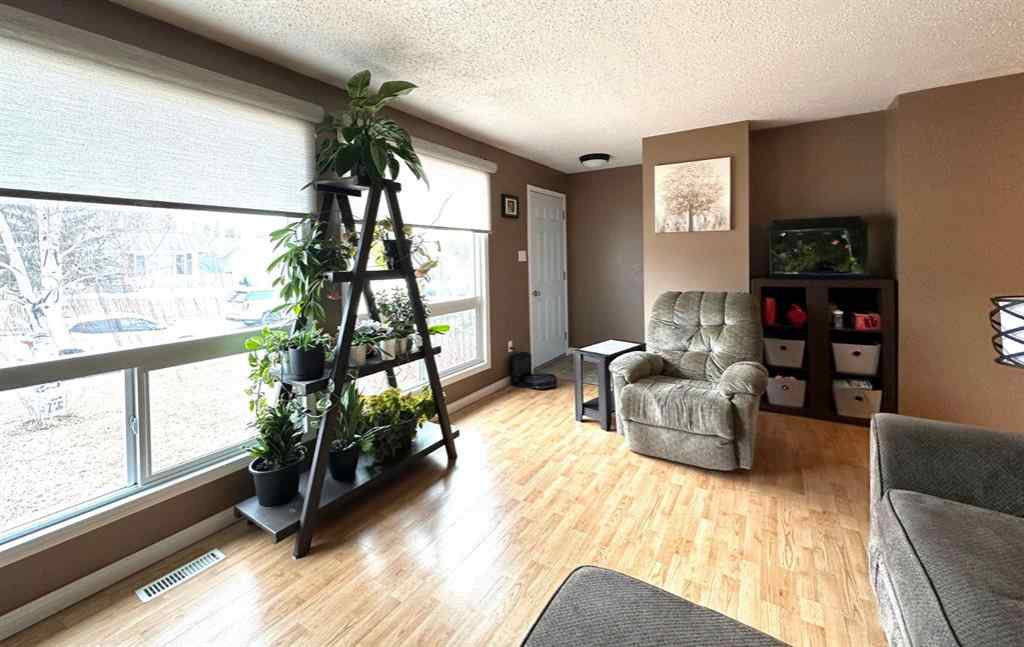 MLS® A2209719 - 4922 53 Avenue  in NONE Kitscoty, Residential