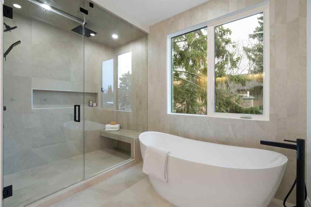 MLS® A2209767 - 433 19 Avenue NW in Mount Pleasant Calgary, Residential