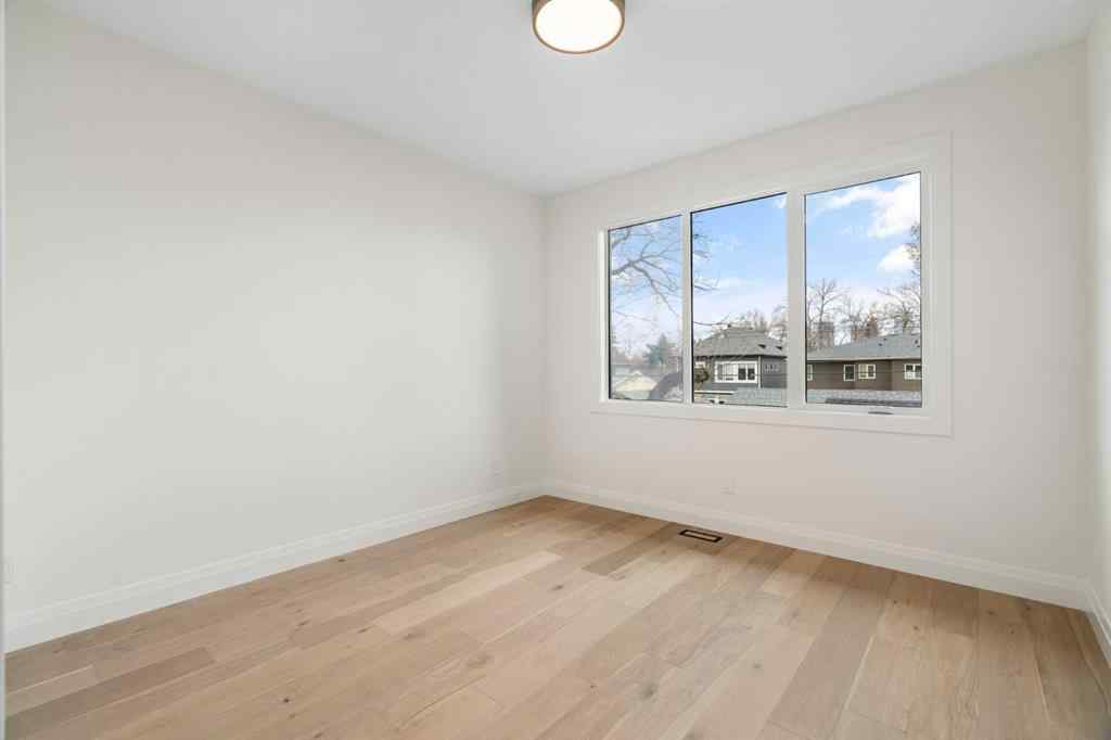 MLS® A2209767 - 433 19 Avenue NW in Mount Pleasant Calgary, Residential