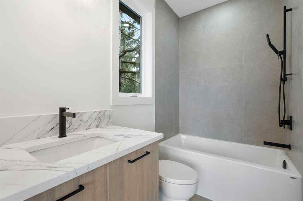 MLS® A2209767 - 433 19 Avenue NW in Mount Pleasant Calgary, Residential