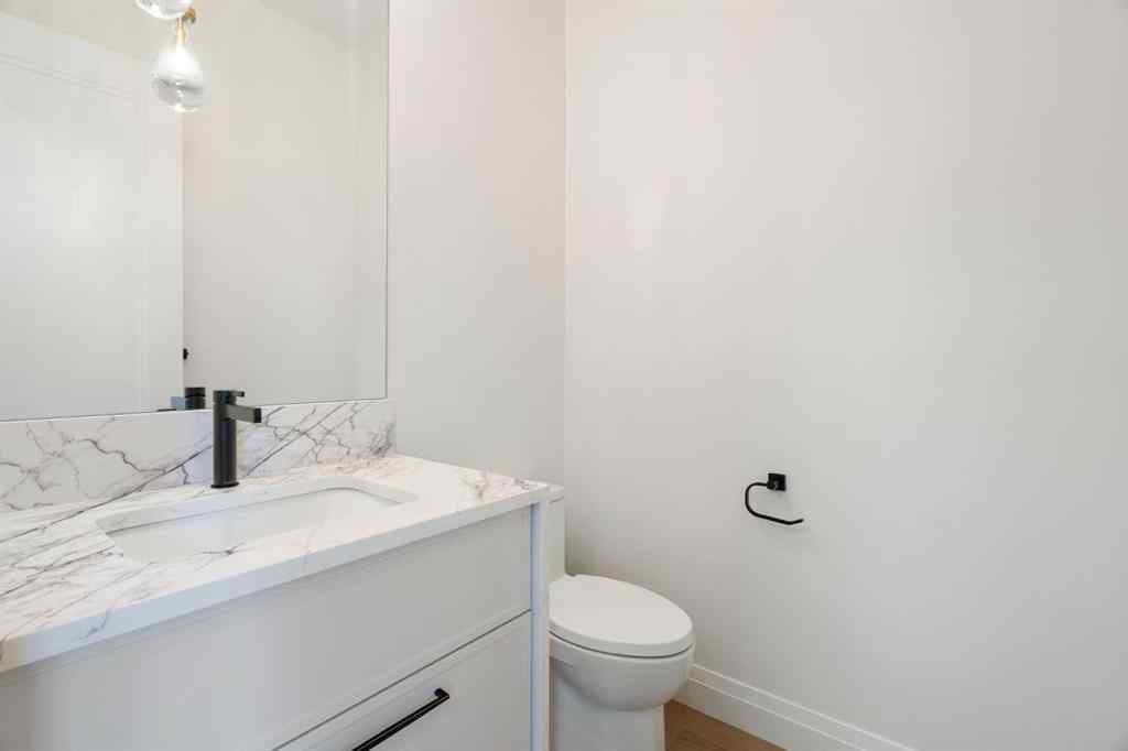 MLS® A2209767 - 433 19 Avenue NW in Mount Pleasant Calgary, Residential