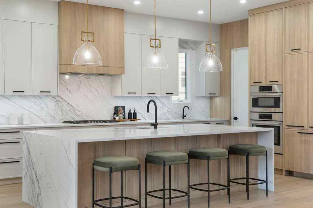 MLS® A2209767 - 433 19 Avenue NW in Mount Pleasant Calgary, Residential