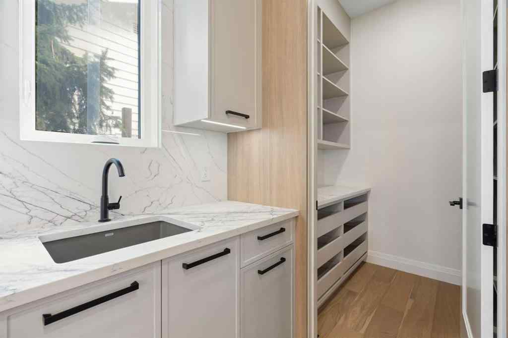 MLS® A2209767 - 433 19 Avenue NW in Mount Pleasant Calgary, Residential