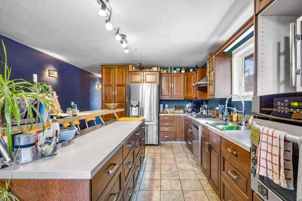 MLS® A2209880 - 412 Cougar Street  in NONE Banff, Residential