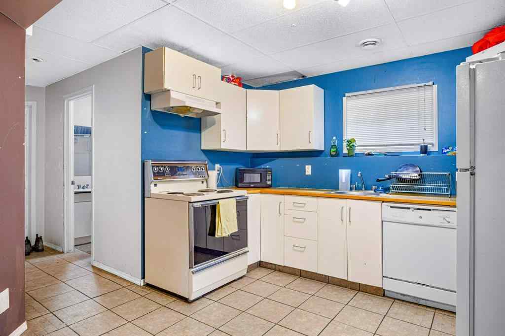 MLS® A2209880 - 412 Cougar Street  in NONE Banff, Residential