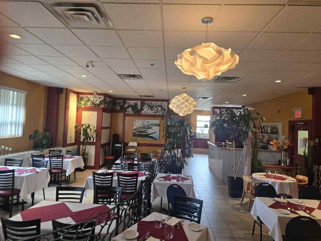 MLS® A2209936 - Unit #209 2914 Kingsview Boulevard SE in Kingsview Industrial Park Airdrie, Commercial
