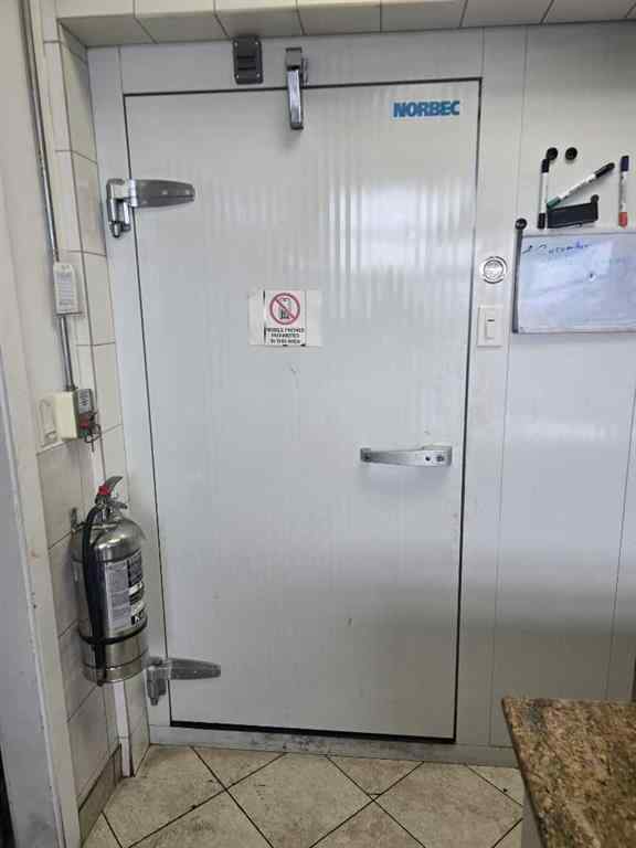 MLS® A2209936 - Unit #209 2914 Kingsview Boulevard SE in Kingsview Industrial Park Airdrie, Commercial