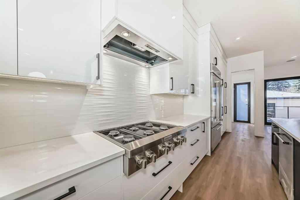MLS® A2210037 - 2107 Victoria Crescent NW in Banff Trail Calgary, Residential