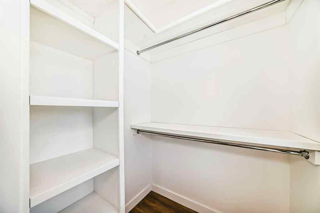 MLS® A2210037 - 2107 Victoria Crescent NW in Banff Trail Calgary, Residential