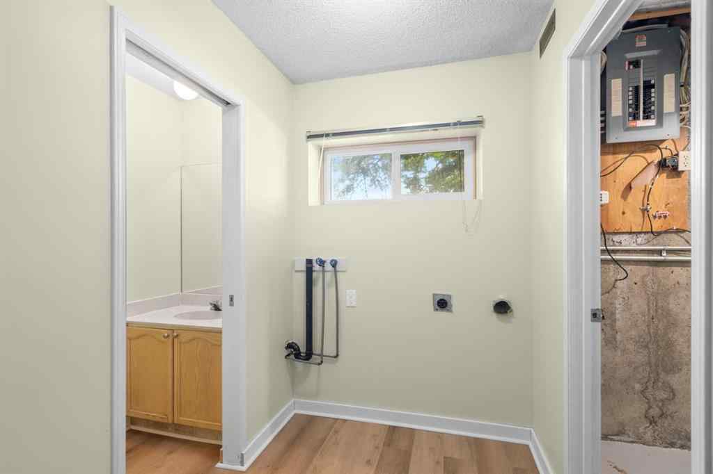 MLS® A2210307 - 22 Coachway Gardens SW in Coach Hill Calgary, Residential