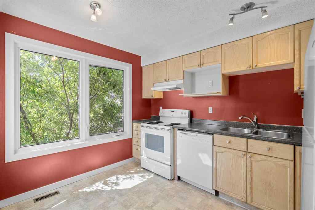 MLS® A2210307 - 22 Coachway Gardens SW in Coach Hill Calgary, Residential