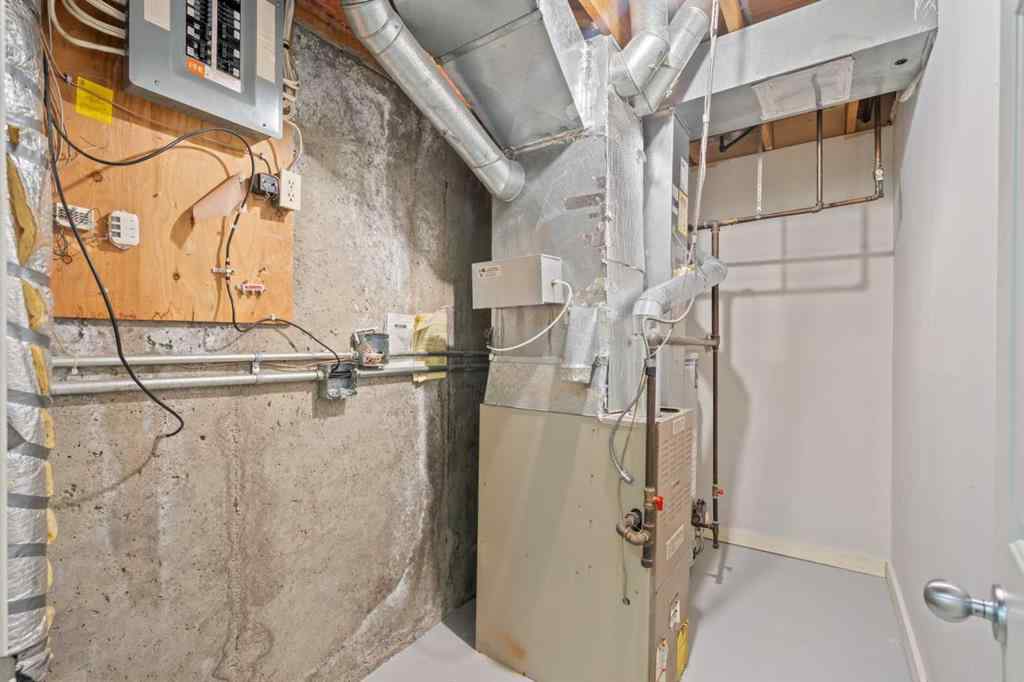 MLS® A2210307 - 22 Coachway Gardens SW in Coach Hill Calgary, Residential