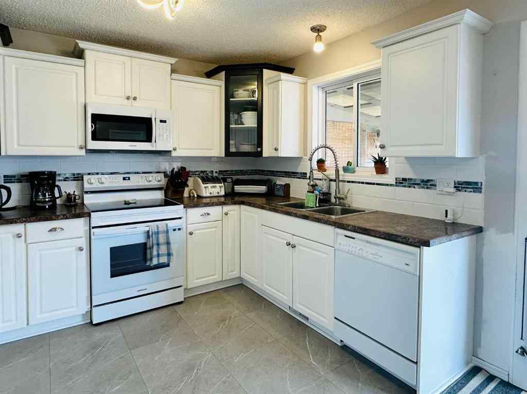 MLS® A2210502 - 5615 46 Street  in NONE Taber, Residential