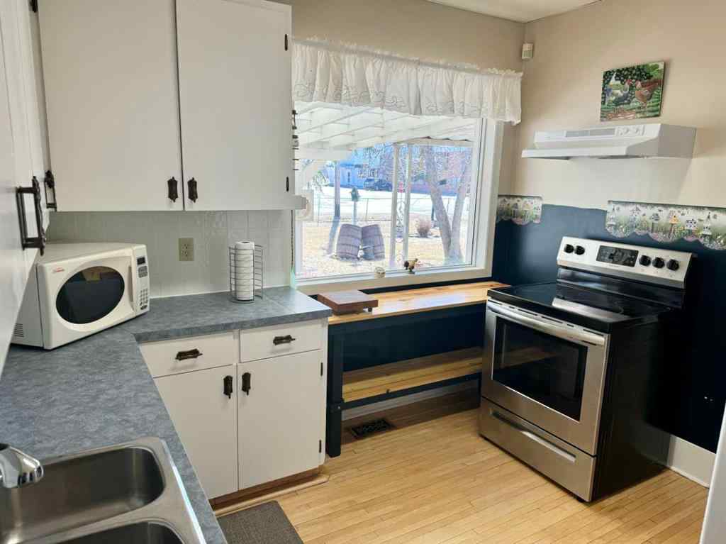 MLS® A2210573 - 103 Centre Street   in NONE McLennan, Residential