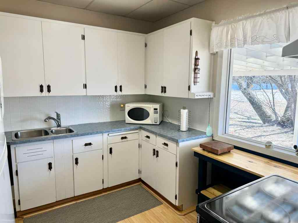 MLS® A2210573 - 103 Centre Street   in NONE McLennan, Residential