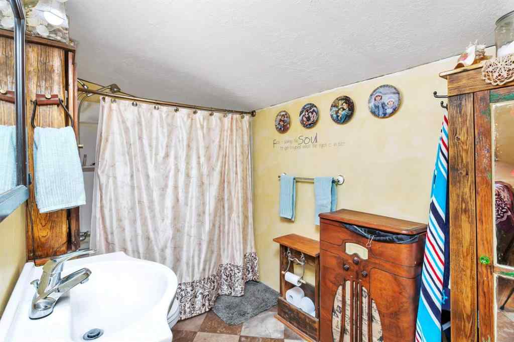 MLS® A2210842 - 48 Main Street E in NONE Big Valley, Commercial
