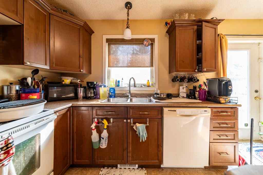 MLS® A2210992 - 402 Queen Street  in Chauvin Chauvin, Residential