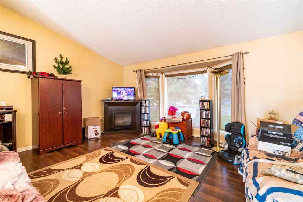 MLS® A2210992 - 402 Queen Street  in Chauvin Chauvin, Residential