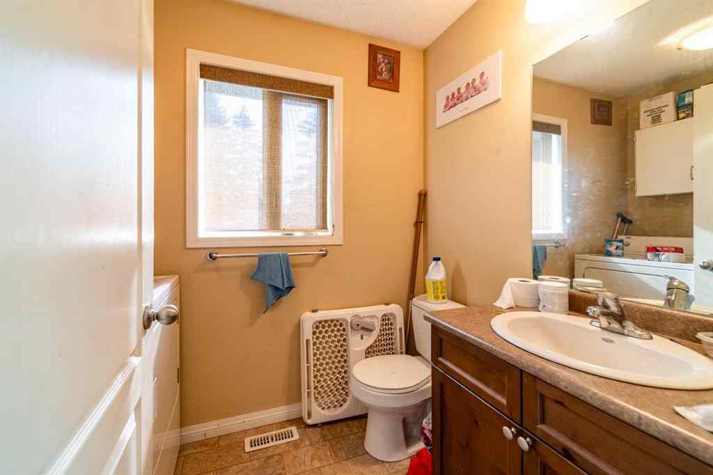 MLS® A2210992 - 402 Queen Street  in Chauvin Chauvin, Residential