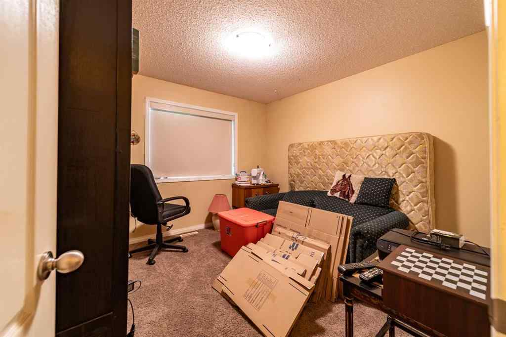 MLS® A2210992 - 402 Queen Street  in Chauvin Chauvin, Residential