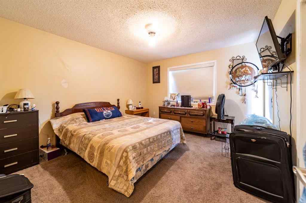 MLS® A2210992 - 402 Queen Street  in Chauvin Chauvin, Residential