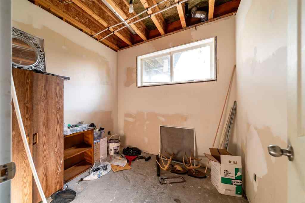 MLS® A2210992 - 402 Queen Street  in Chauvin Chauvin, Residential