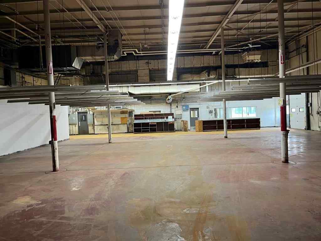 MLS® A2211122 - 8610 87 Avenue  in Industrial Area Peace River, Commercial
