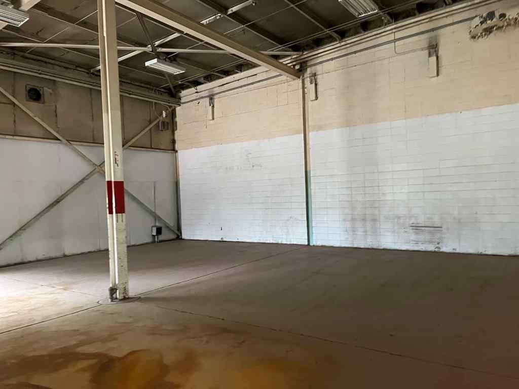 MLS® A2211122 - 8610 87 Avenue  in Industrial Area Peace River, Commercial