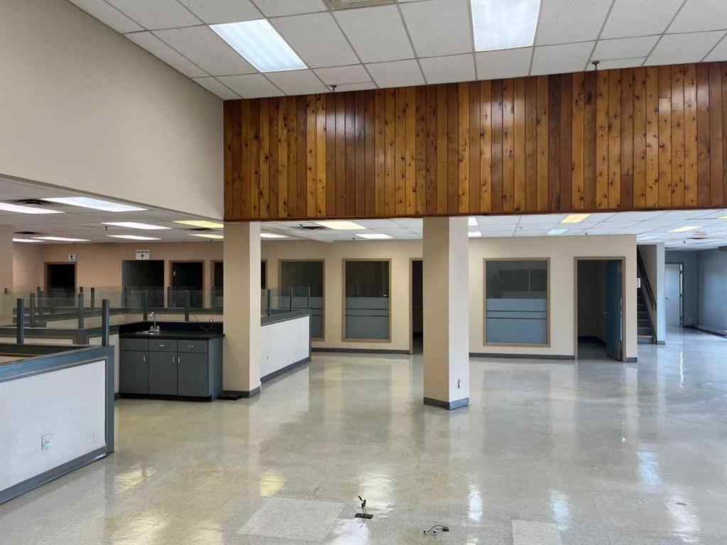MLS® A2211122 - 8610 87 Avenue  in Industrial Area Peace River, Commercial