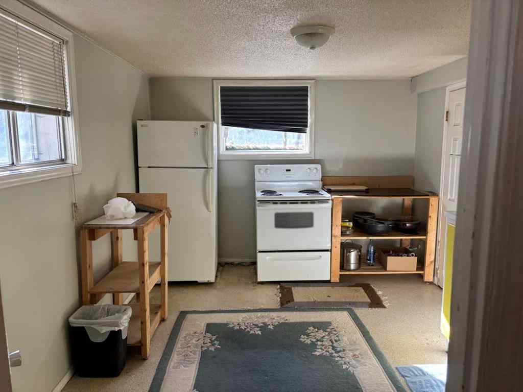 MLS® A2211175 - 2111 Halifax Crescent NW in Banff Trail Calgary, Residential