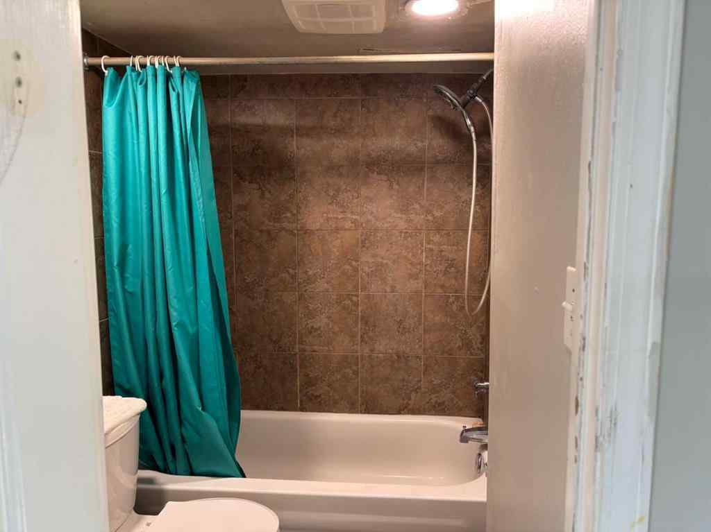 MLS® A2211175 - 2111 Halifax Crescent NW in Banff Trail Calgary, Residential