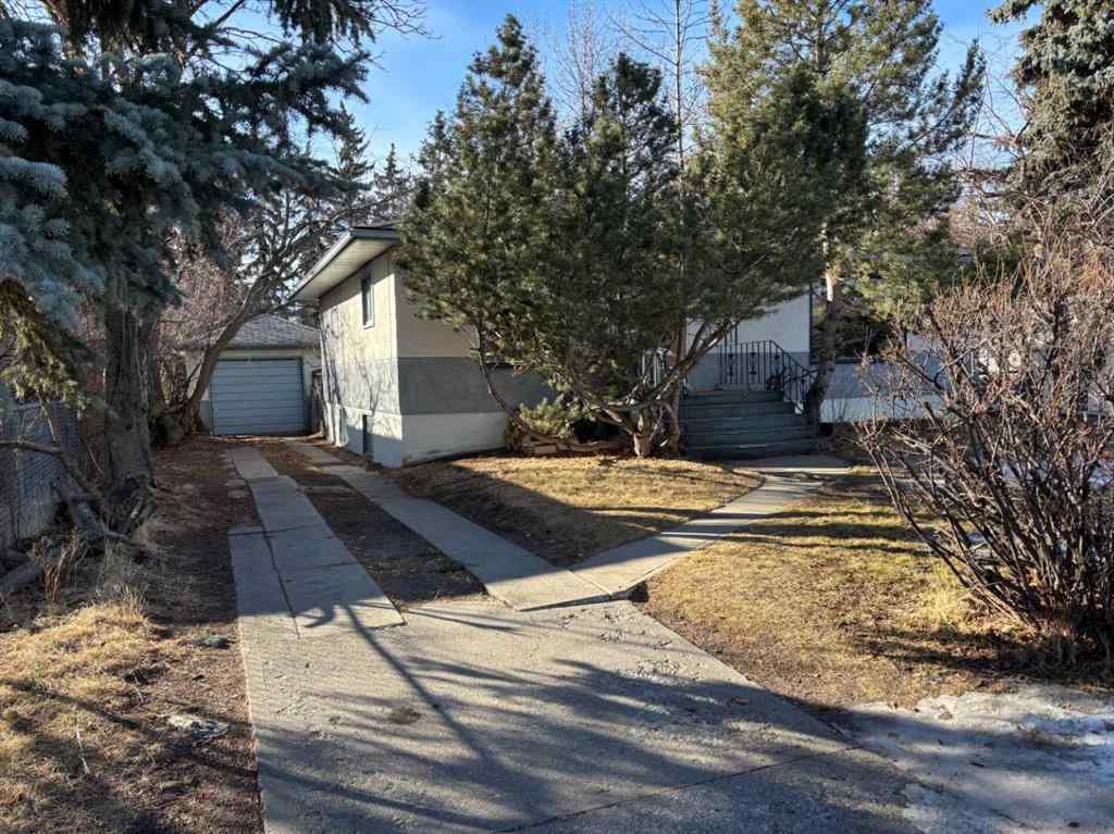 MLS® A2211175 - 2111 Halifax Crescent NW in Banff Trail Calgary, Residential