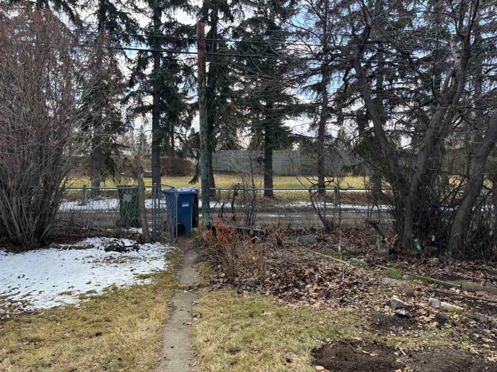 MLS® A2211175 - 2111 Halifax Crescent NW in Banff Trail Calgary, Residential