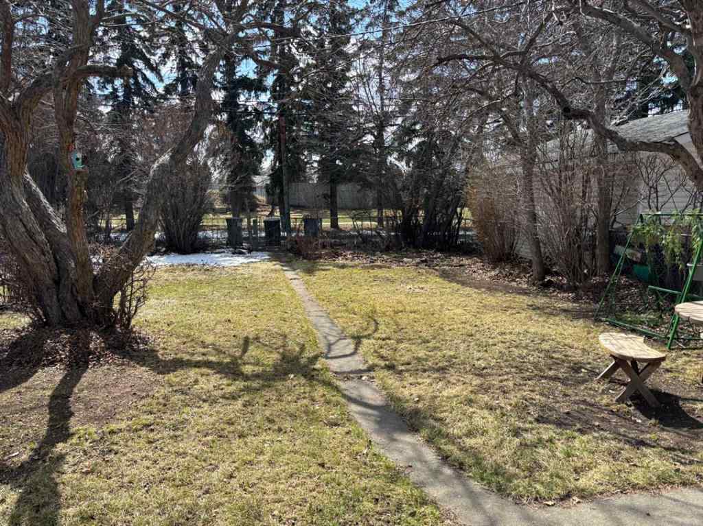 MLS® A2211175 - 2111 Halifax Crescent NW in Banff Trail Calgary, Residential