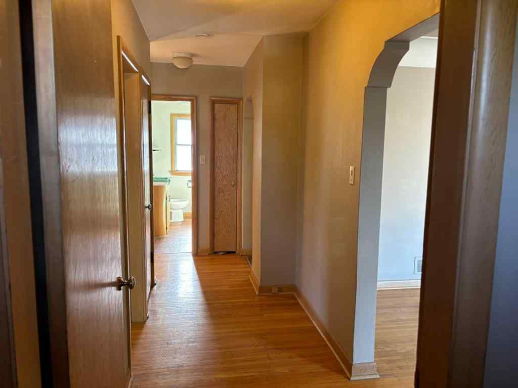 MLS® A2211175 - 2111 Halifax Crescent NW in Banff Trail Calgary, Residential