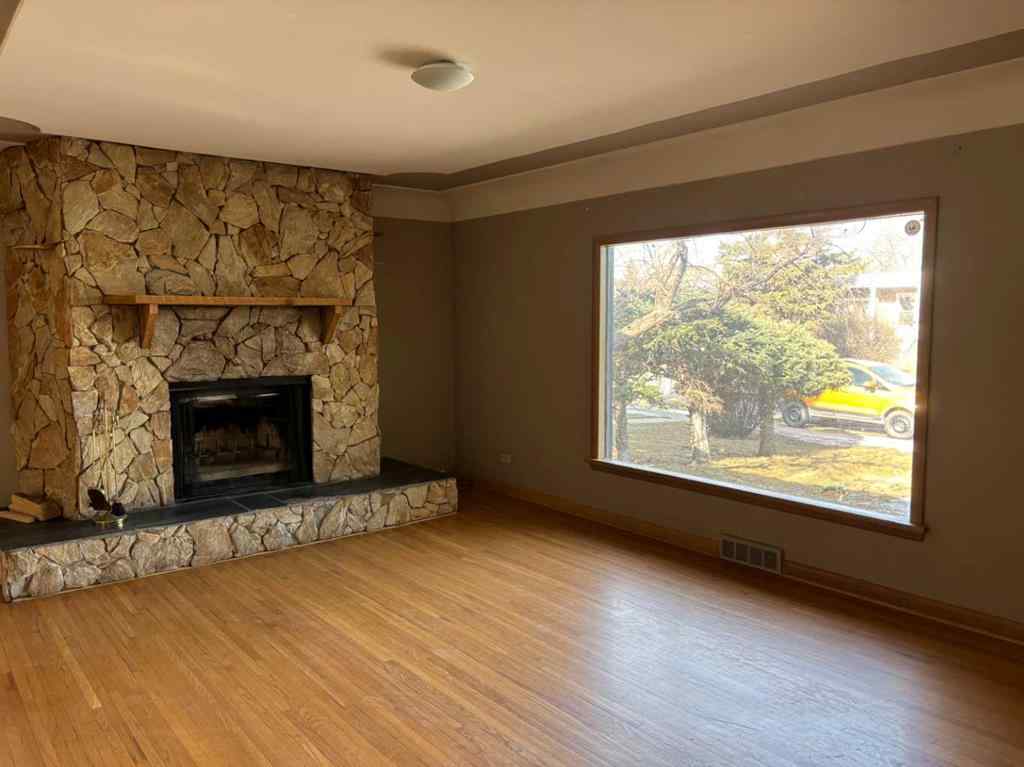 MLS® A2211175 - 2111 Halifax Crescent NW in Banff Trail Calgary, Residential