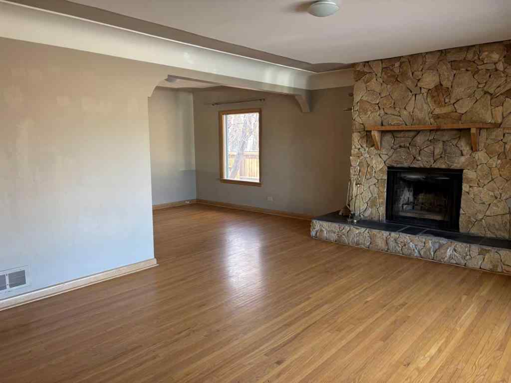 MLS® A2211175 - 2111 Halifax Crescent NW in Banff Trail Calgary, Residential