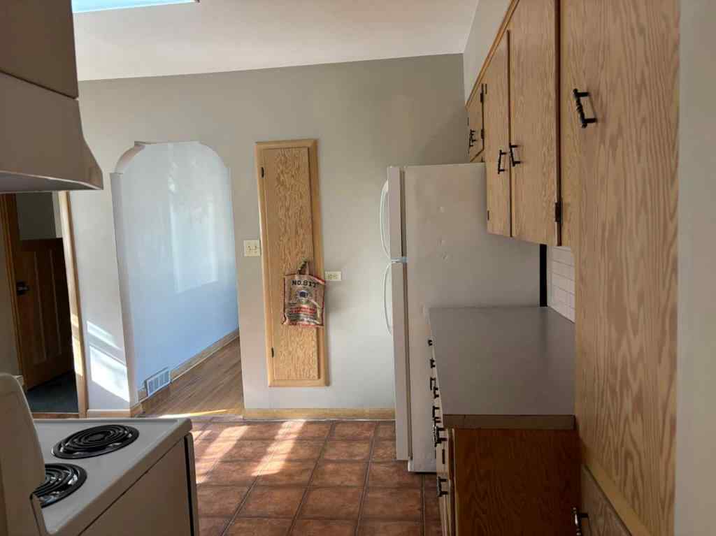 MLS® A2211175 - 2111 Halifax Crescent NW in Banff Trail Calgary, Residential