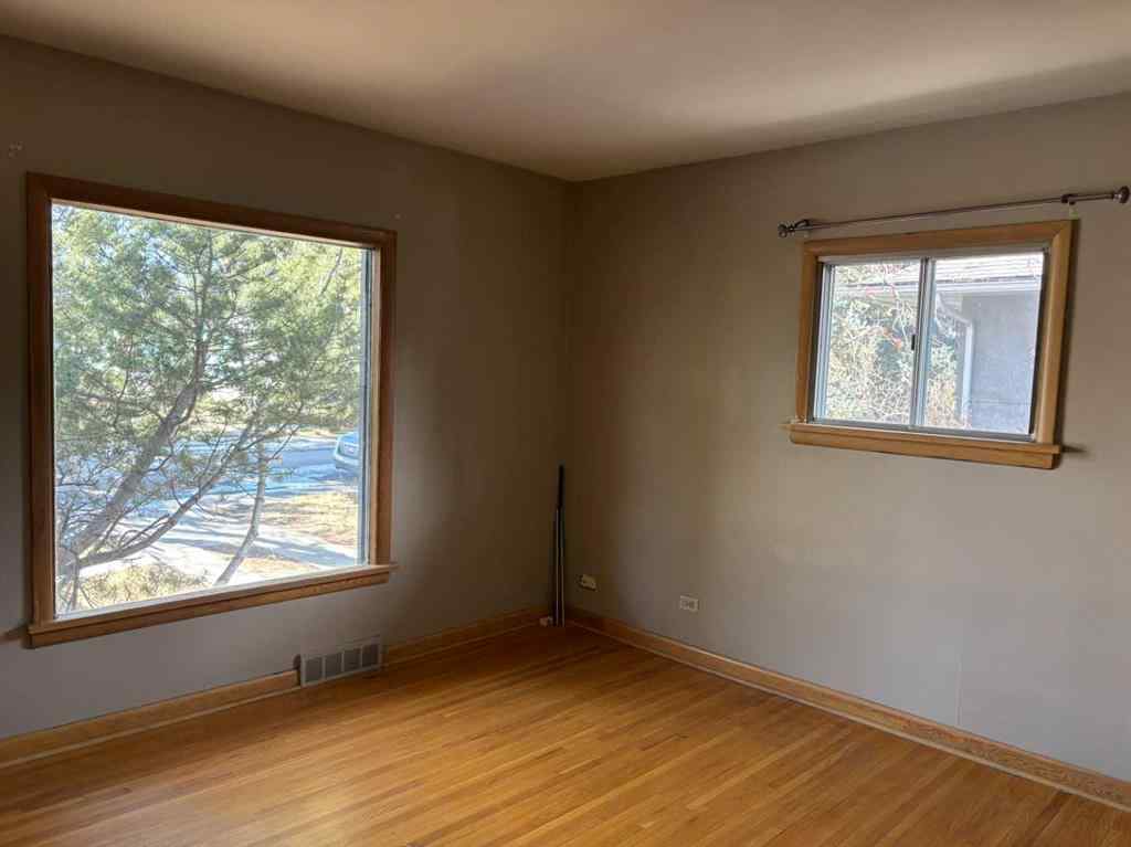 MLS® A2211175 - 2111 Halifax Crescent NW in Banff Trail Calgary, Residential