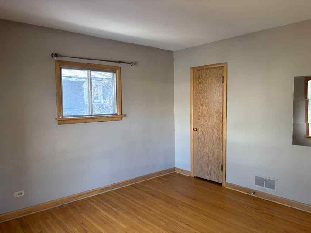 MLS® A2211175 - 2111 Halifax Crescent NW in Banff Trail Calgary, Residential
