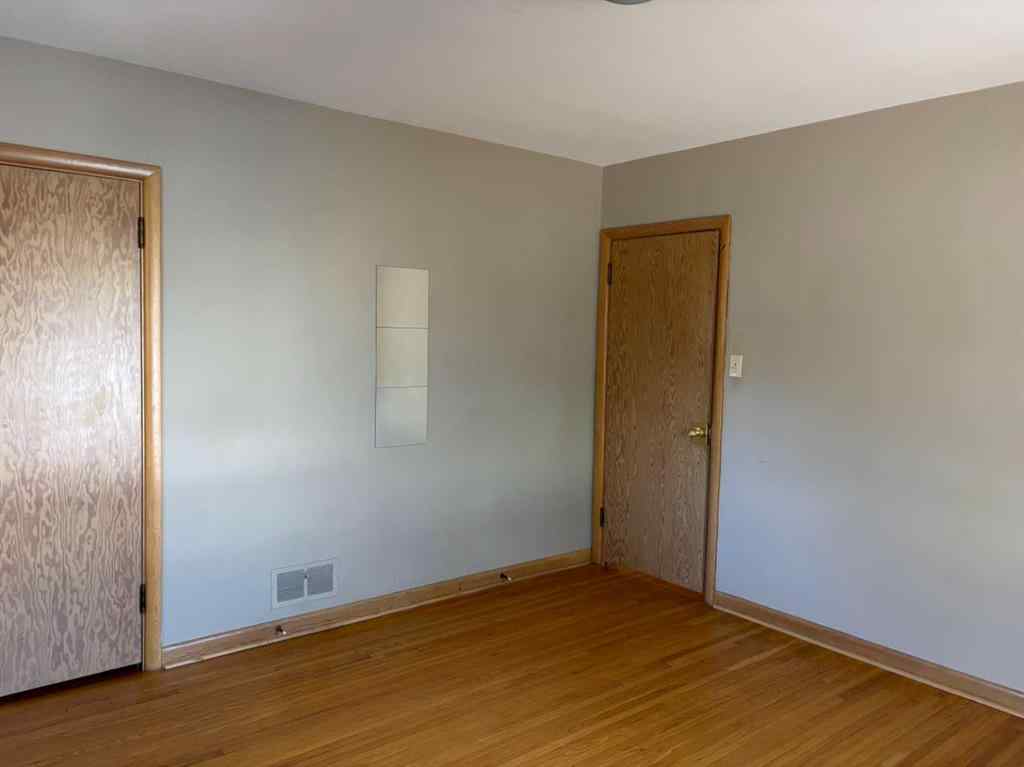 MLS® A2211175 - 2111 Halifax Crescent NW in Banff Trail Calgary, Residential